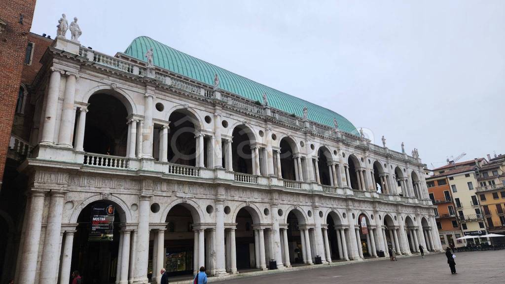 intera palazzina in vendita a Vicenza in zona Centro Storico
