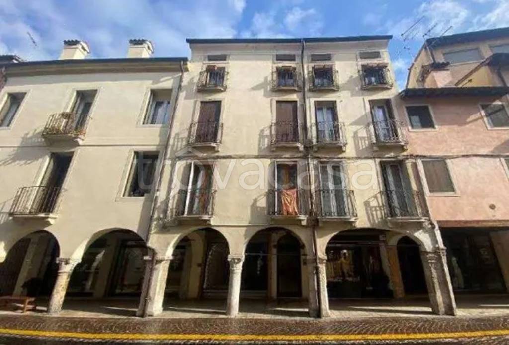 casa indipendente in vendita a Vicenza in zona Centro Storico