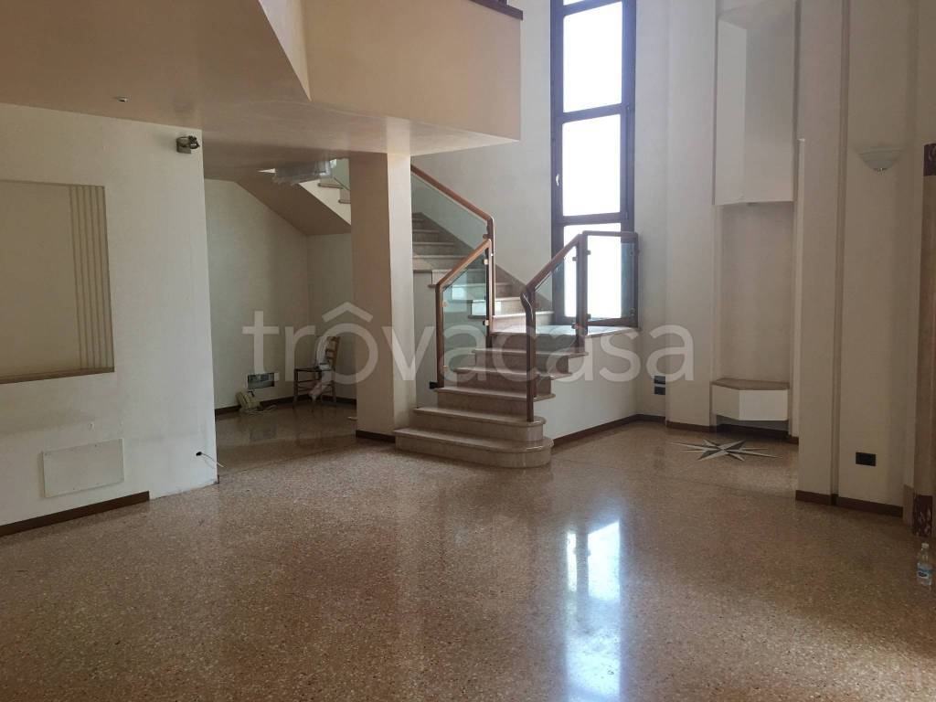 casa indipendente in vendita a Vicenza in zona Saviabona