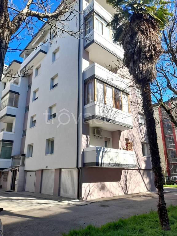 appartamento in vendita a Vicenza in zona Cattane