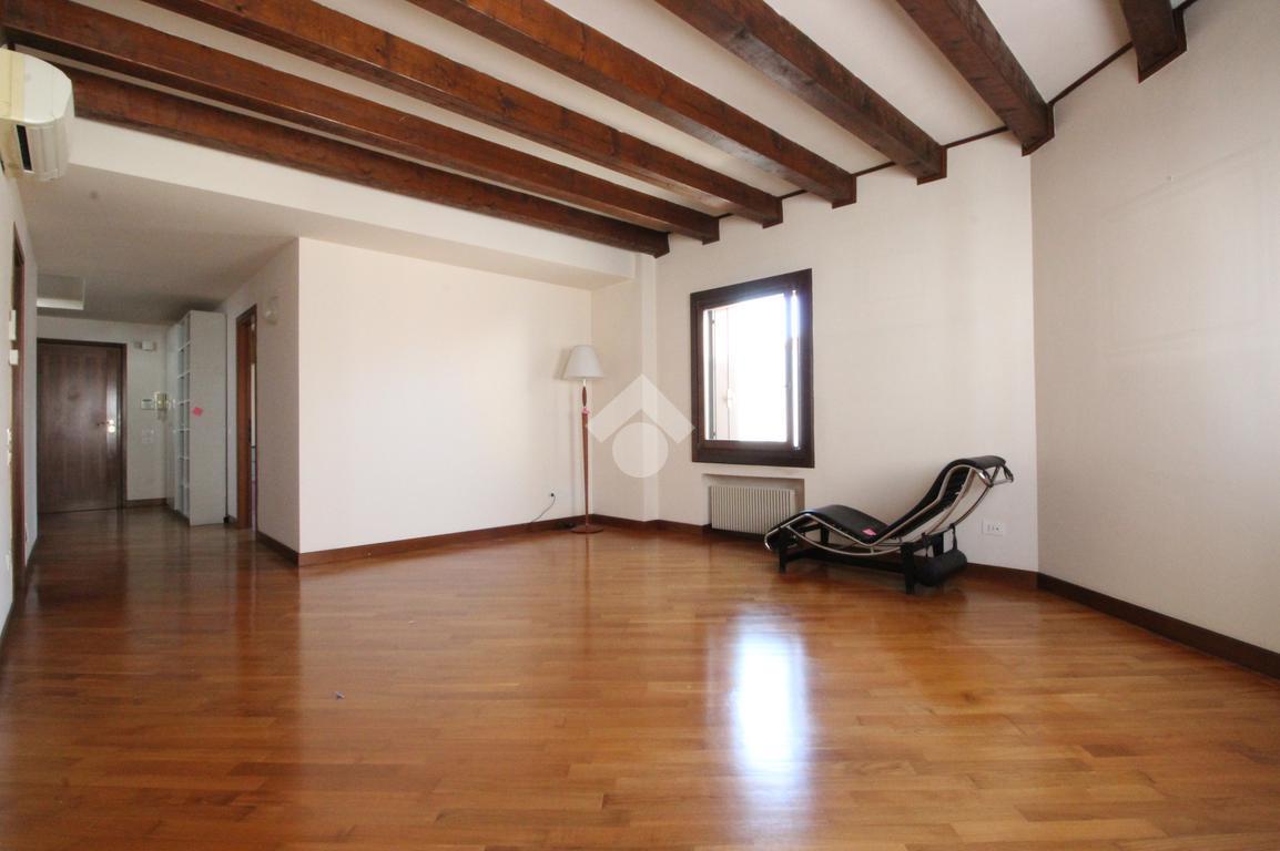 appartamento in vendita a Vicenza in zona Borgo Berga