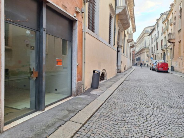negozio in vendita a Vicenza in zona Centro Storico