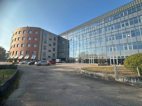 ufficio in vendita a Vicenza in zona Cattane