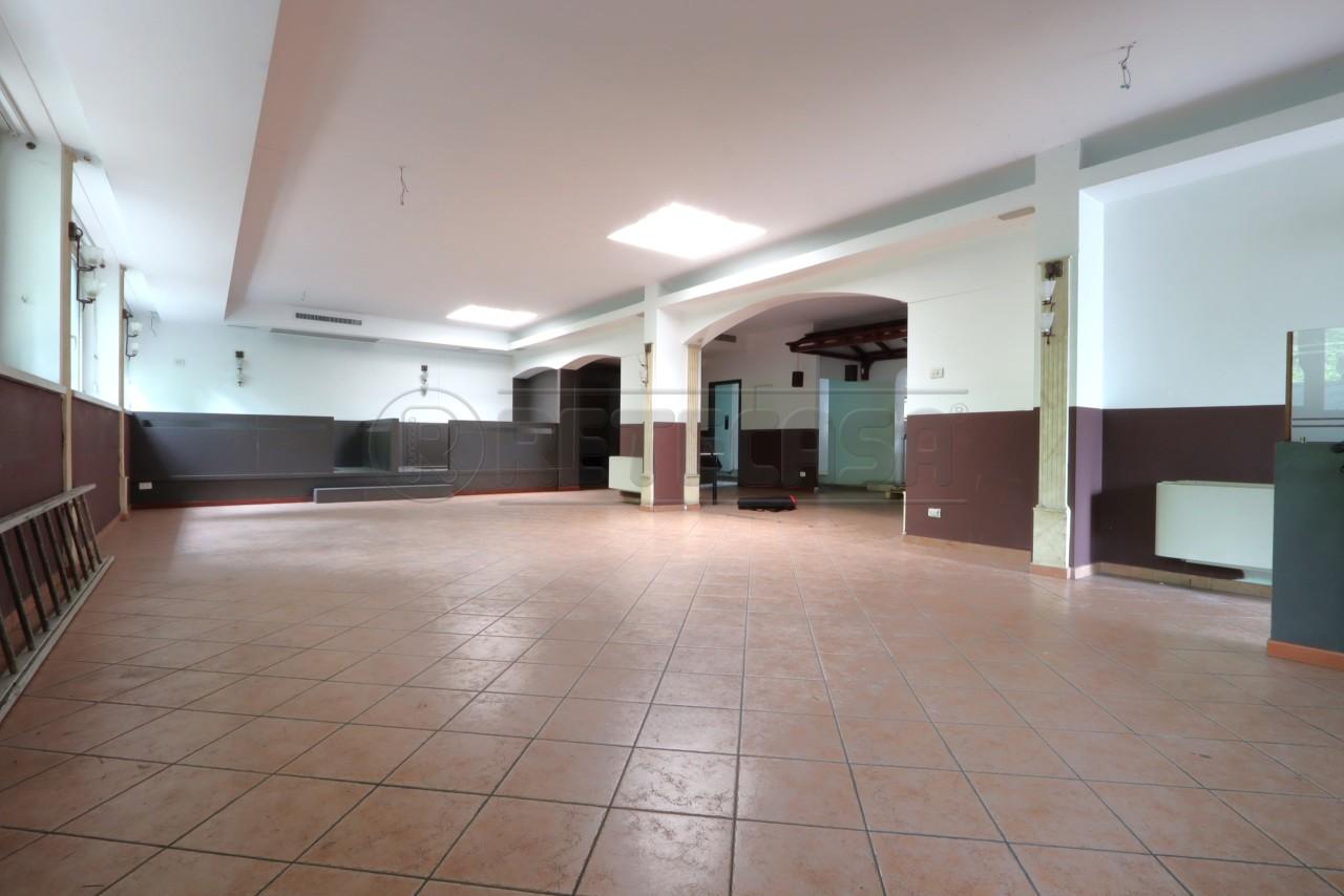 locale commerciale in vendita a Vicenza in zona Pio X