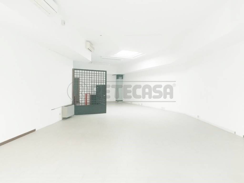negozio in vendita a Vicenza in zona San Lazzaro/Pomari