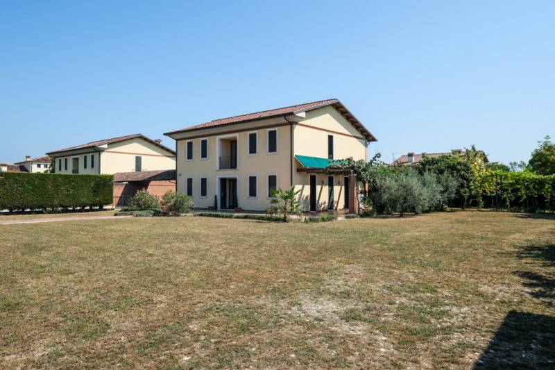 casa indipendente in vendita a Vicenza in zona Polegge