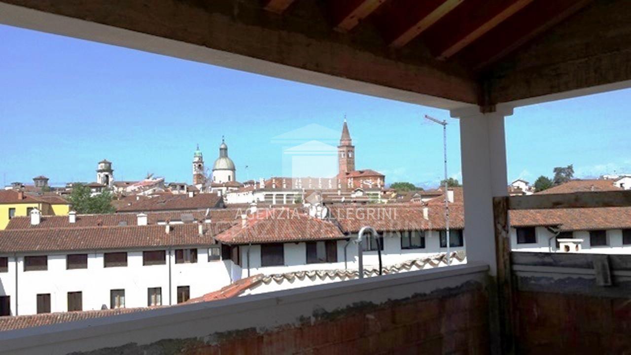 appartamento in vendita a Vicenza in zona Borgo Berga