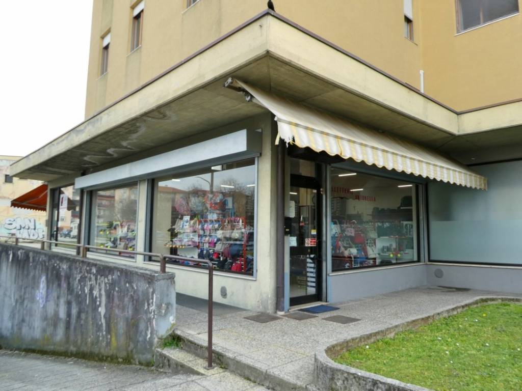 negozio in vendita a Vicenza in zona San Lazzaro/Pomari