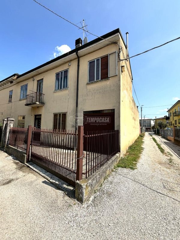 casa indipendente in vendita a Vicenza in zona Villaggio del Sole