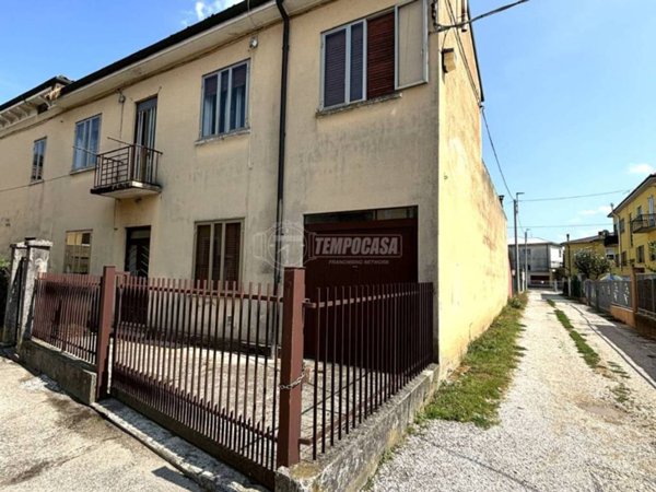 casa indipendente in vendita a Vicenza in zona Maddalene
