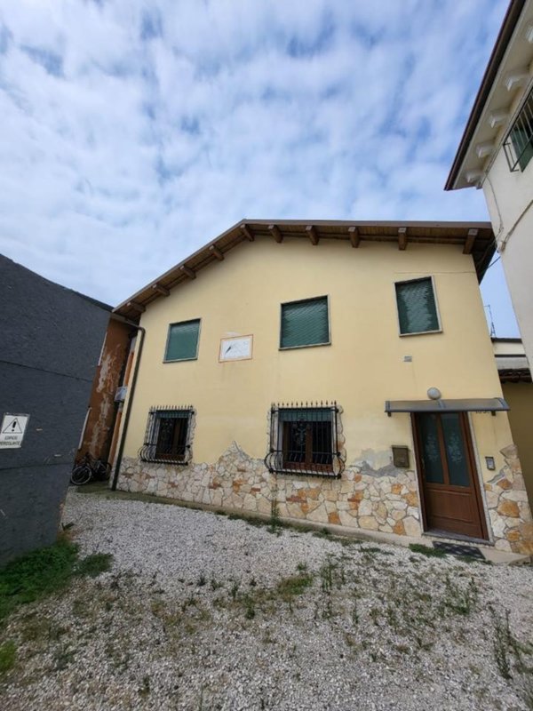 casa indipendente in vendita a Vicenza in zona Centro Storico