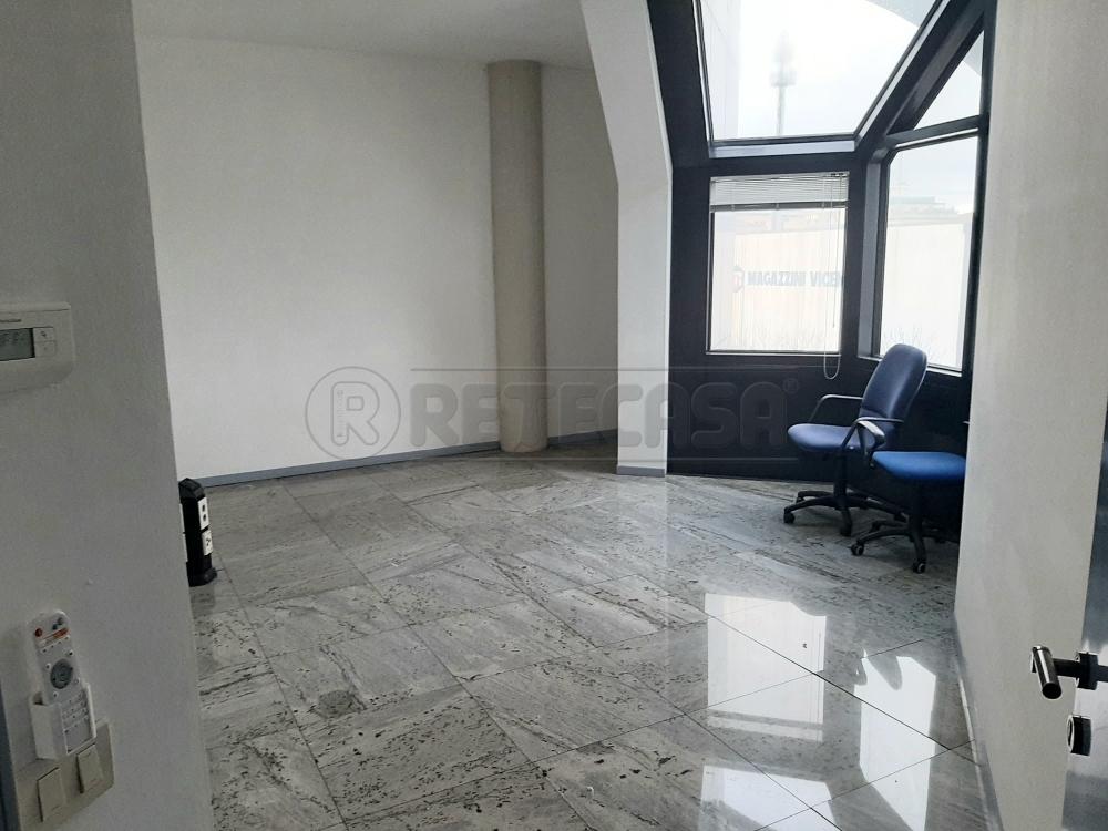ufficio in vendita a Vicenza in zona San Lazzaro/Pomari