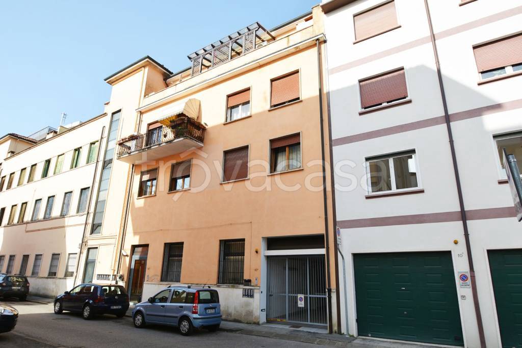appartamento in vendita a Vicenza in zona San Bortolo/San Paolo