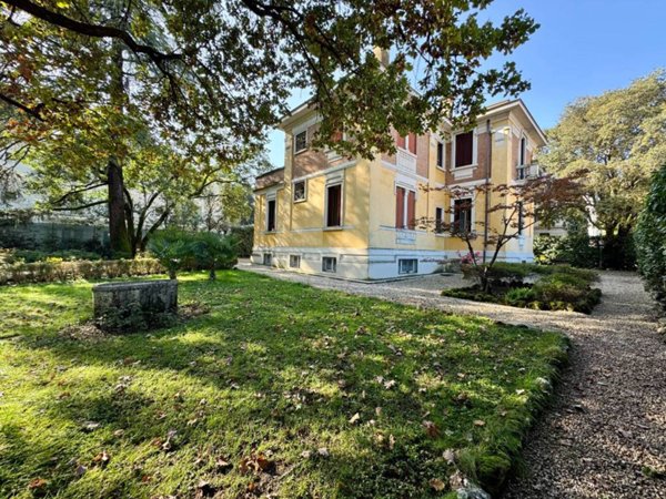 casa indipendente in vendita a Vicenza in zona Monte Berico