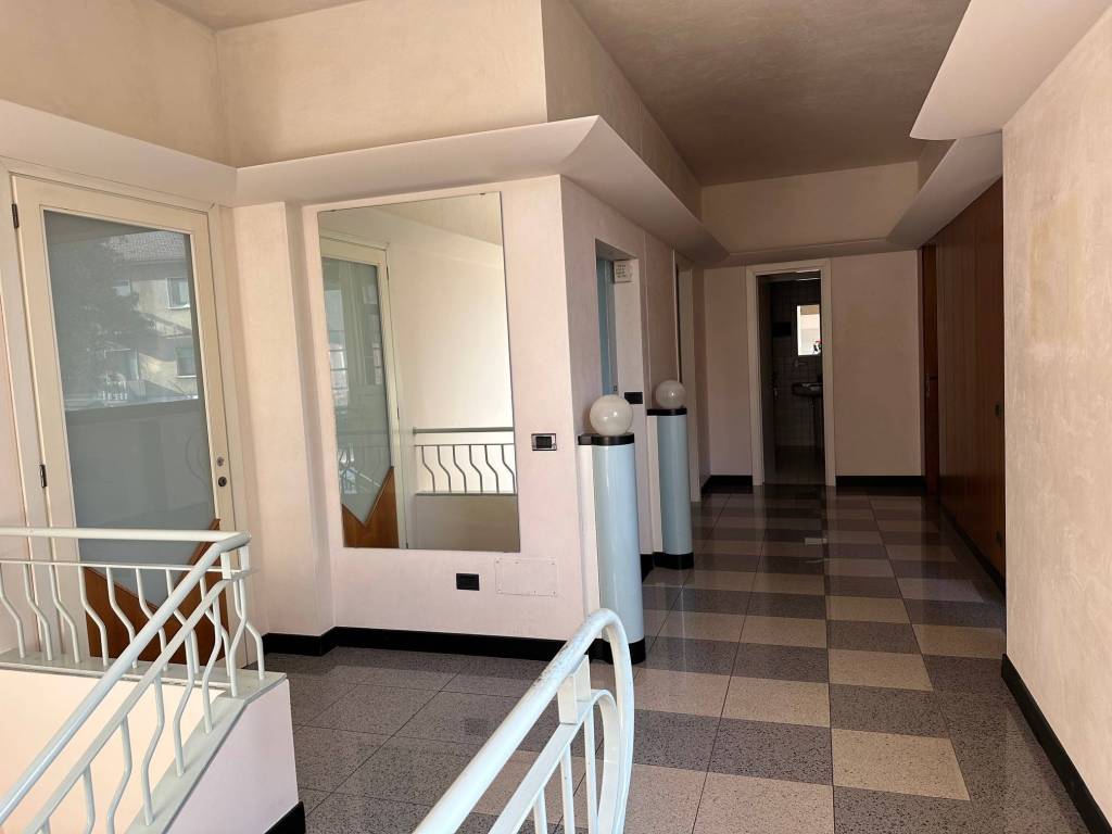 ufficio in vendita a Vicenza in zona Cattane