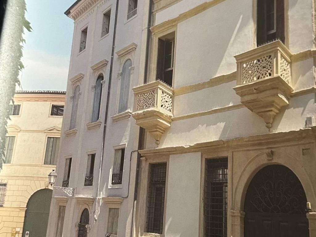 appartamento in vendita a Vicenza in zona Centro Storico