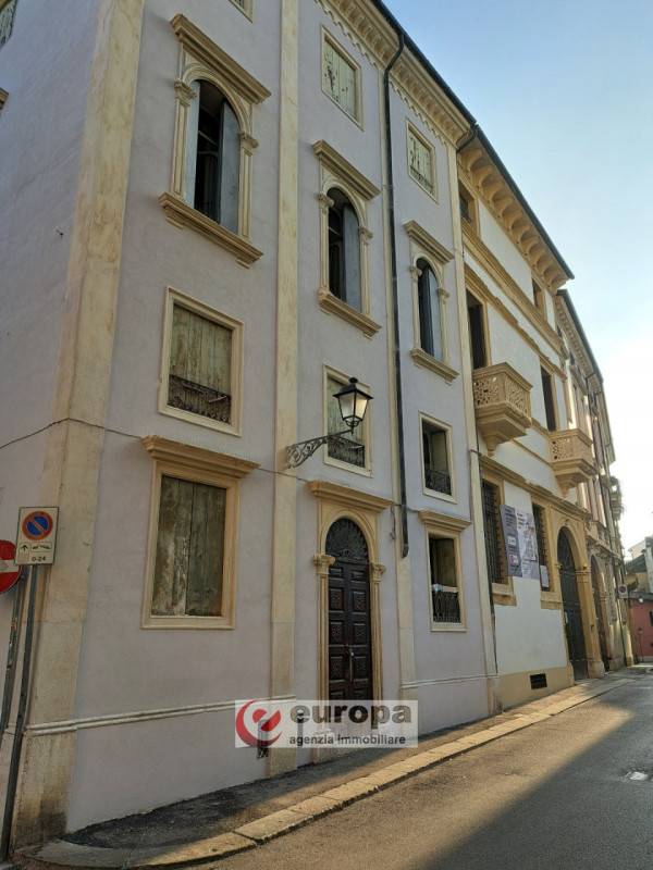 appartamento in vendita a Vicenza in zona Centro Storico