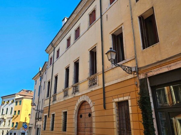 appartamento in vendita a Vicenza in zona Centro Storico