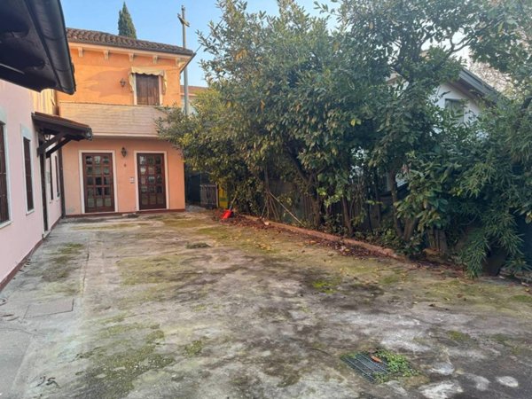 casa indipendente in vendita a Vicenza in zona Ferrovieri