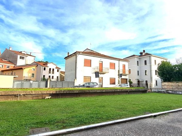 casa indipendente in vendita a Vicenza in zona Centro Storico