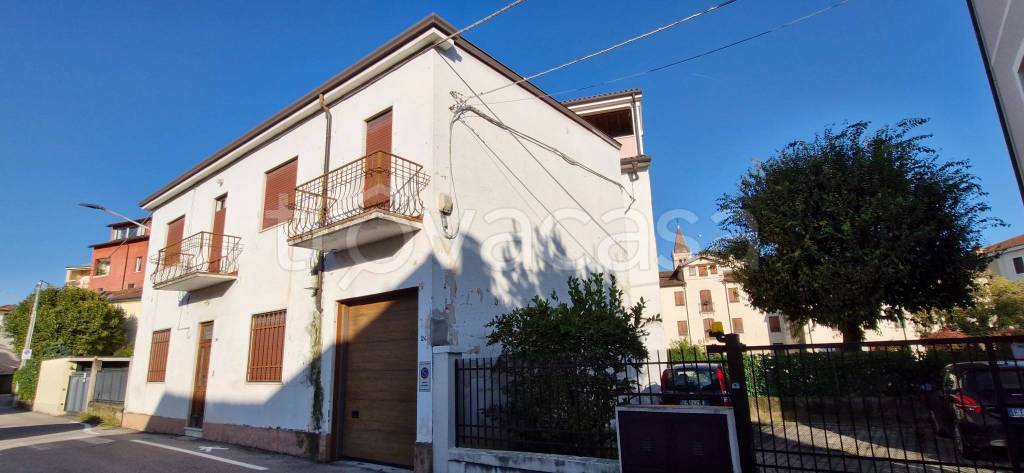 casa indipendente in vendita a Vicenza in zona Centro Storico