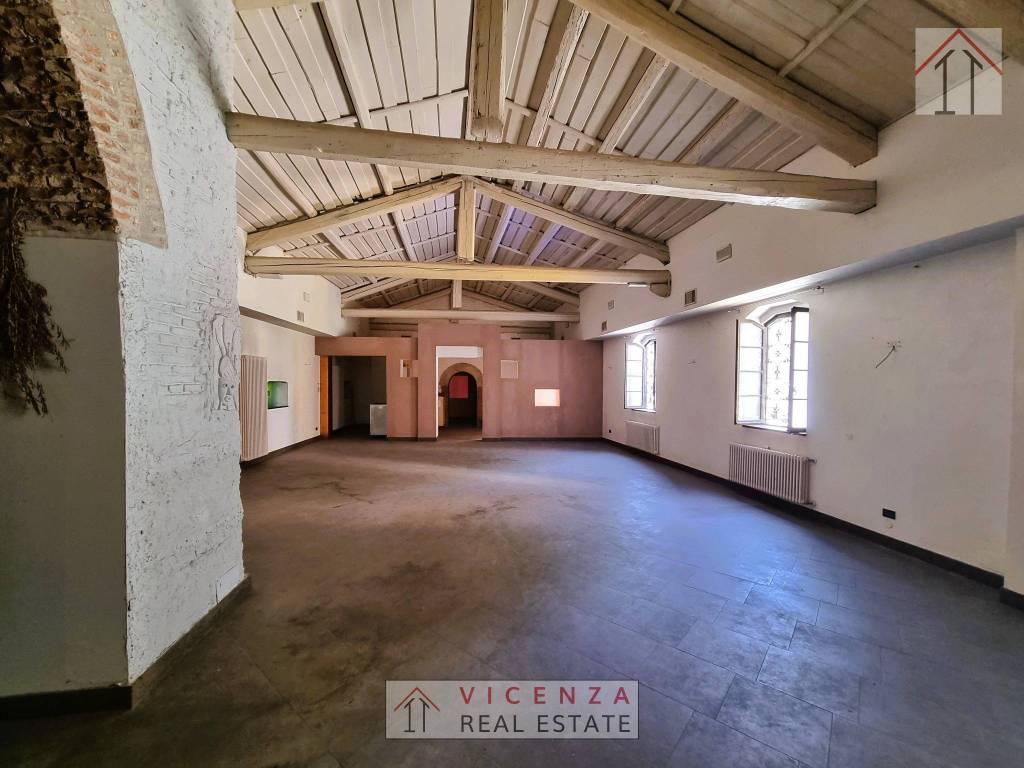 negozio in vendita a Vicenza in zona Centro Storico