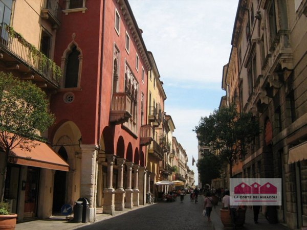 appartamento in vendita a Vicenza in zona Centro Storico