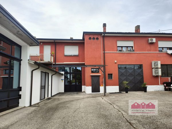 capannone in vendita a Vicenza