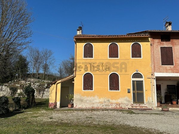 casa indipendente in vendita a Vicenza in zona Campedello