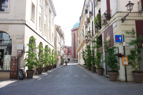 negozio in vendita a Vicenza in zona Centro Storico