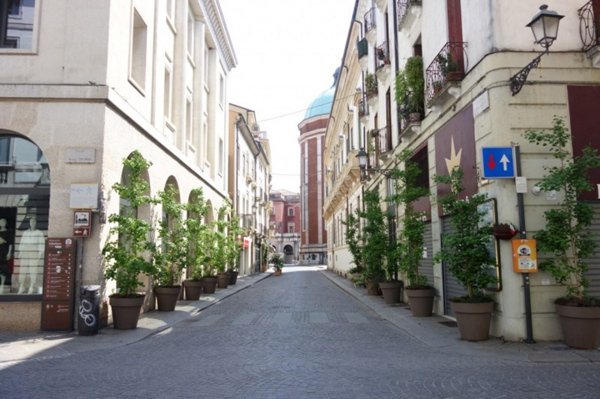 negozio in vendita a Vicenza in zona Centro Storico