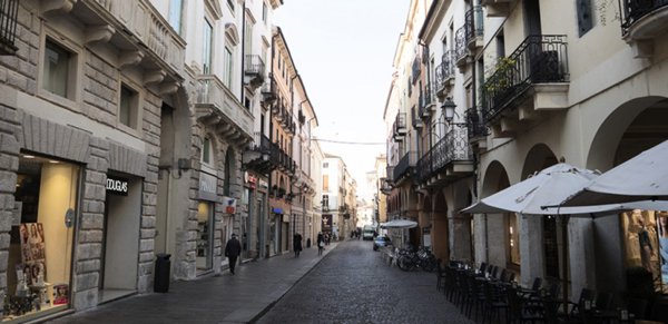 appartamento in vendita a Vicenza in zona Centro Storico