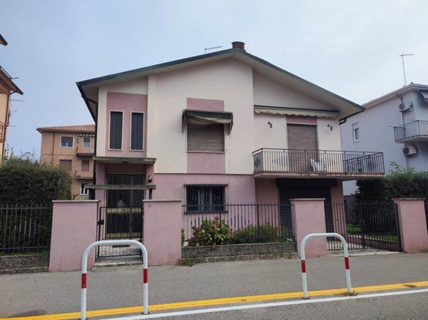 casa indipendente in vendita a Vicenza in zona Borgo Berga