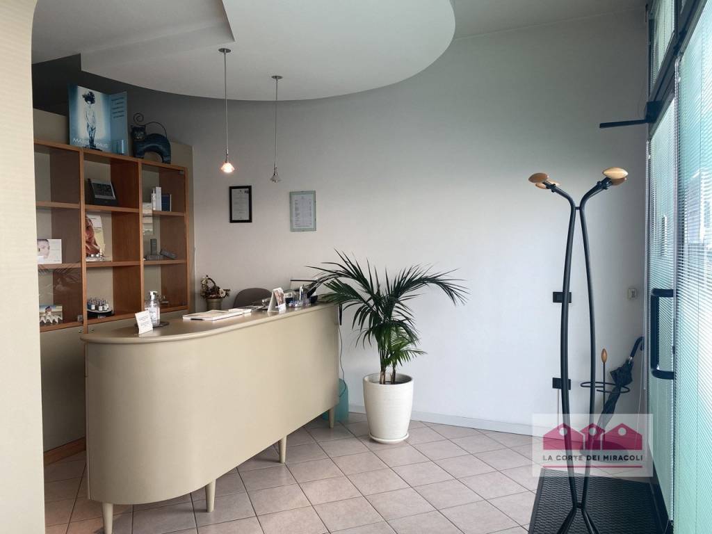 negozio in vendita a Vicenza in zona Cattane