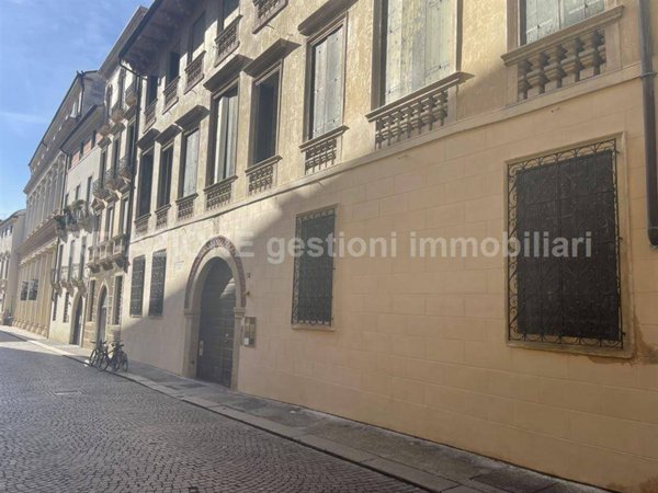 ufficio in vendita a Vicenza in zona Centro Storico