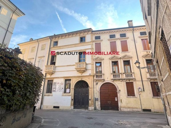 appartamento in vendita a Vicenza in zona Centro Storico