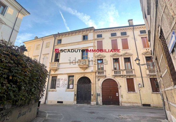 appartamento in vendita a Vicenza in zona Centro Storico