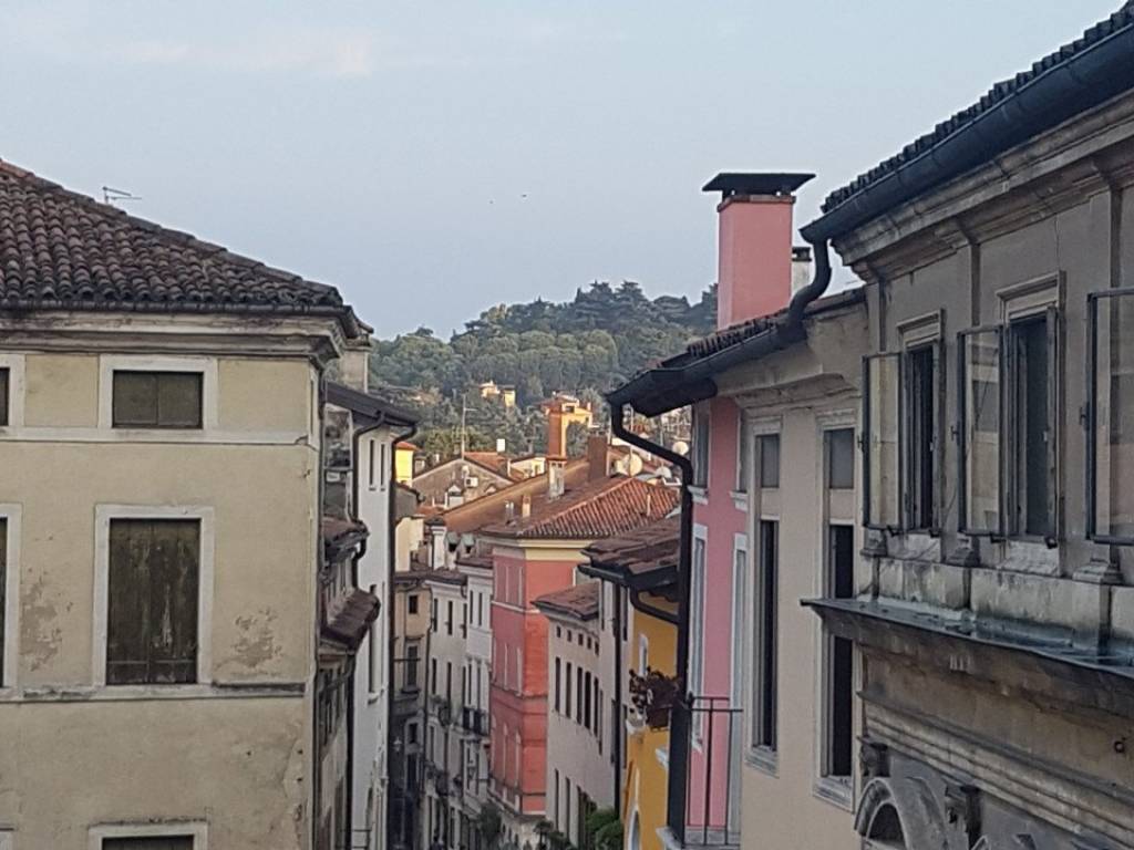 intera palazzina in vendita a Vicenza in zona Centro Storico