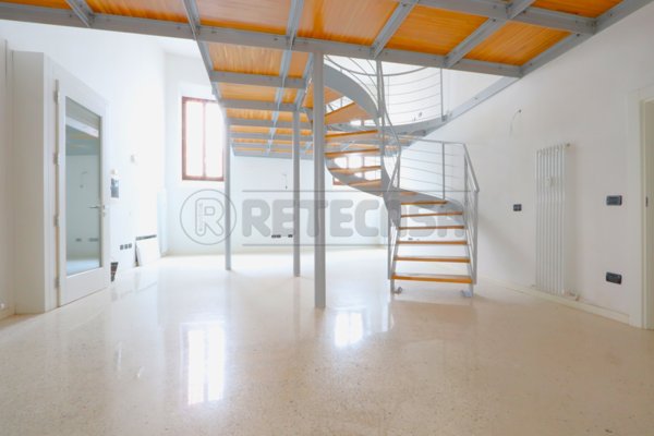 ufficio in vendita a Vicenza in zona Centro Storico