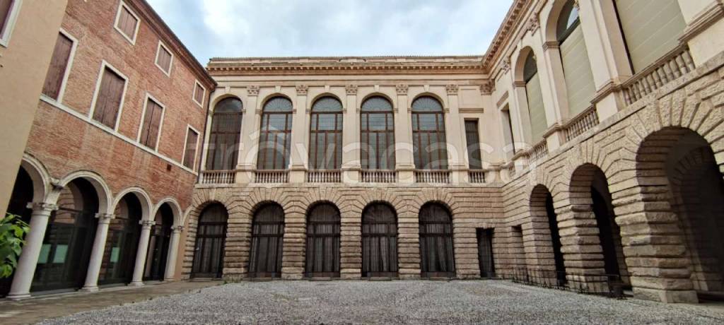 ufficio in vendita a Vicenza in zona Centro Storico