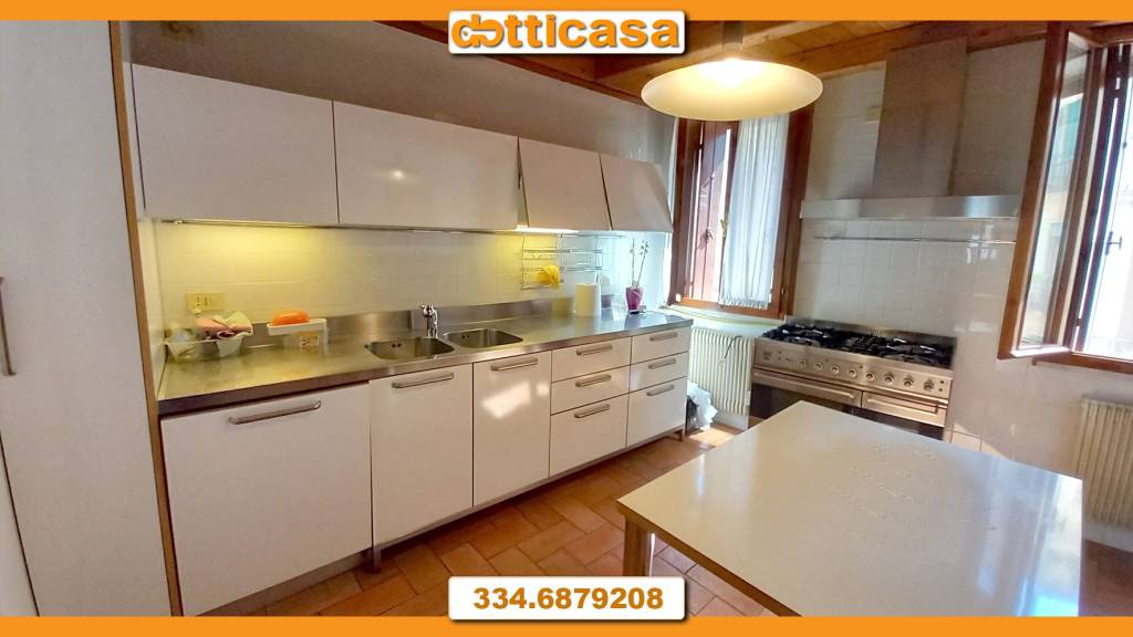 casa indipendente in vendita a Vicenza in zona Centro Storico