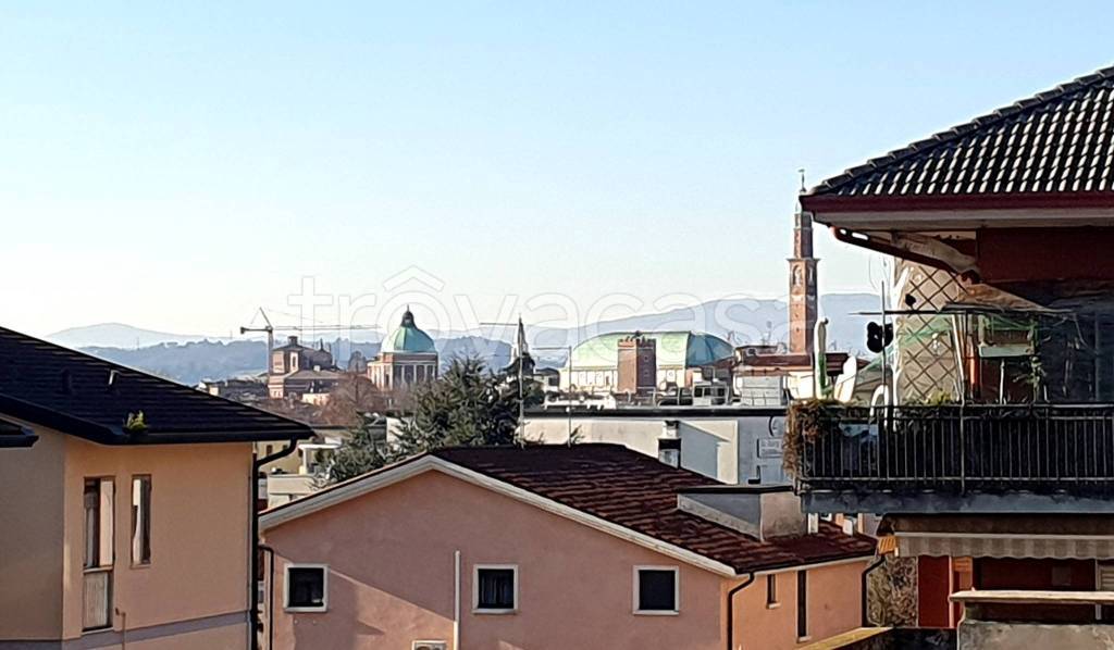appartamento in vendita a Vicenza in zona Borgo Casale