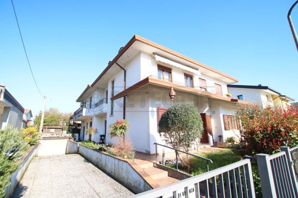 casa indipendente in vendita a Vicenza in zona Monte Berico