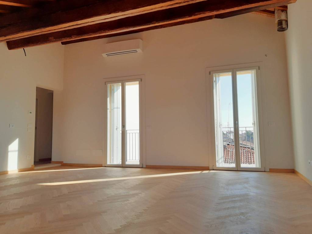 appartamento in vendita a Vicenza in zona Centro Storico