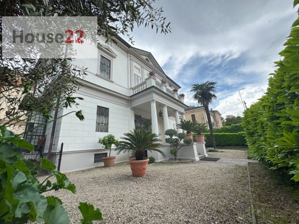 casa indipendente in vendita a Vicenza in zona Monte Berico