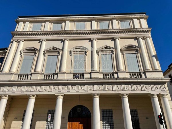 appartamento in vendita a Vicenza in zona Centro Storico