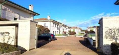 casa indipendente in vendita a Vicenza in zona Cattane