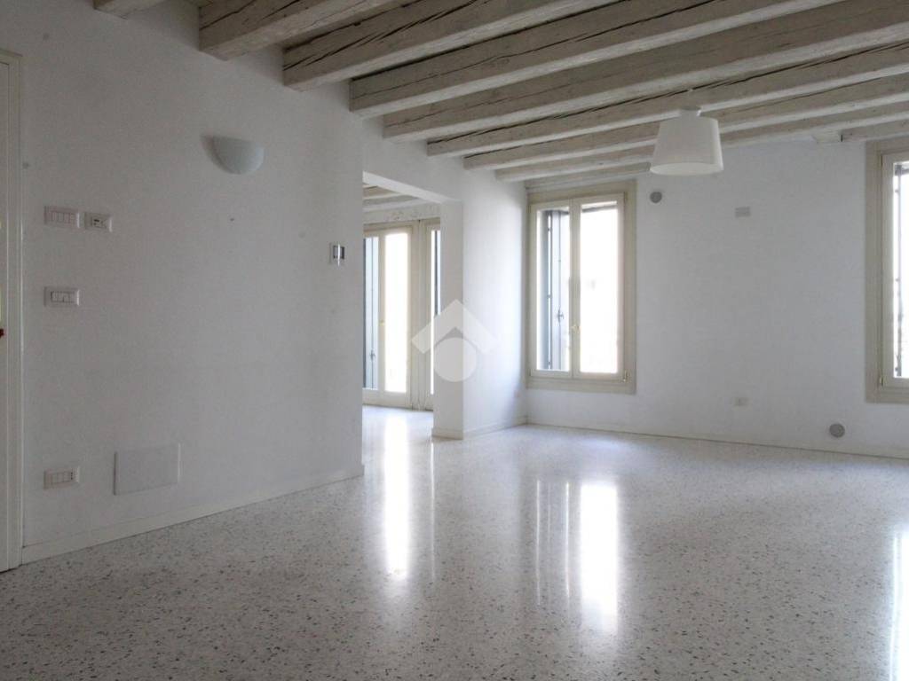 appartamento in vendita a Vicenza in zona Centro Storico
