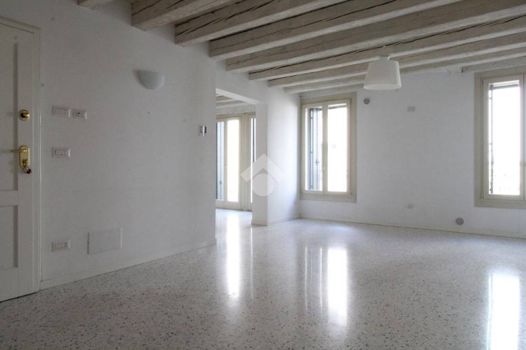 appartamento in vendita a Vicenza in zona Centro Storico