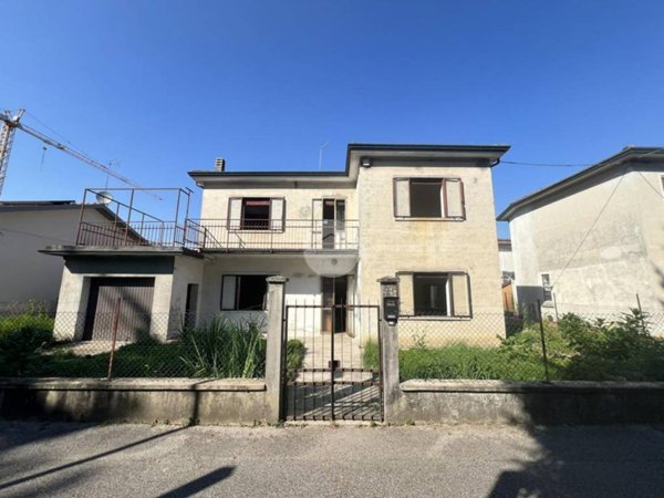 casa indipendente in vendita a Vicenza in zona Centro Storico
